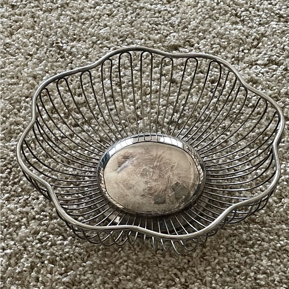 Vtg Wire Fruit Bowl Bread Basket Scalloped Edge MCM International Silver Co